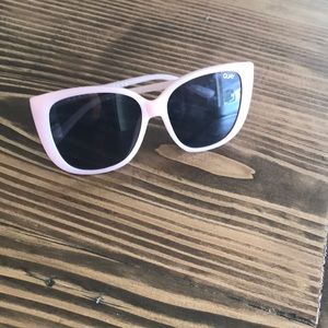 QUAY Ever after sunglasses in a blush pink
